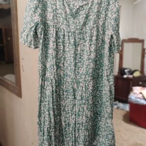 Elegant Green Floral Midi Dress